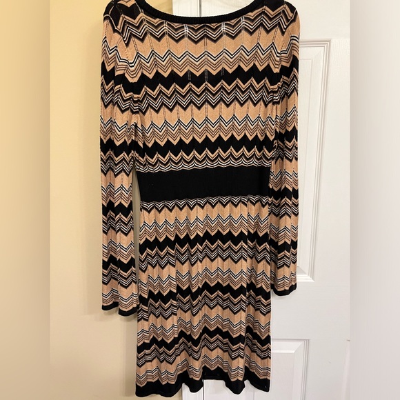 INC size L beautiful dress in Excellent condition, thin sweater material - Picture 3 of 5